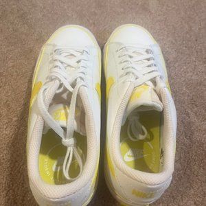 NIKE Court Legacy (GS) Summit White/Opti Yellow Size 5Y